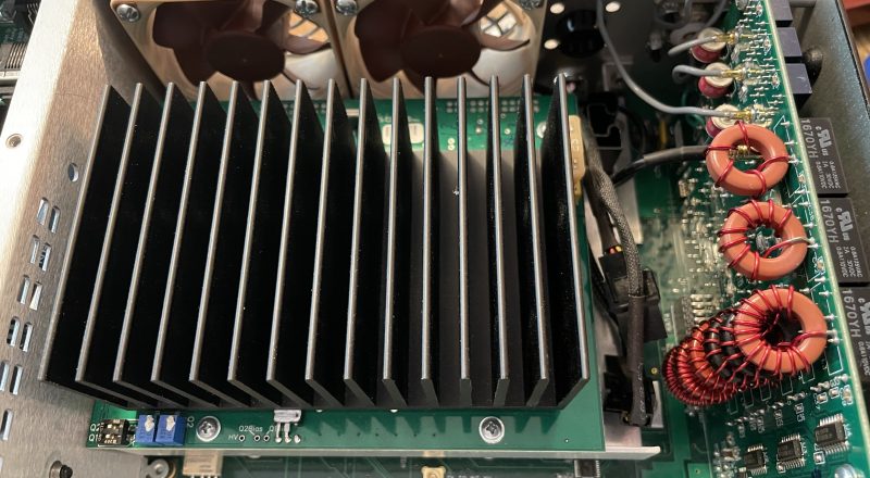 Inside, right-half of the Elecraft K4D with the new Noctua Fans installed